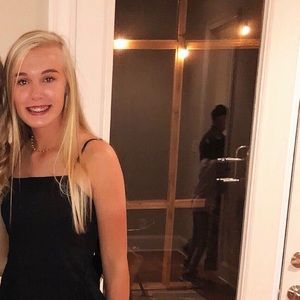 Meet your Posher, Ccaroline